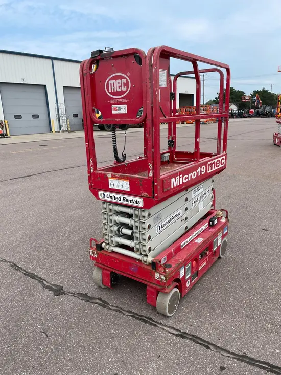 2018 MEC MICRO 19 Scissor Lift