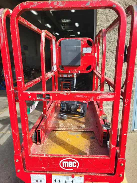 2018 MEC MICRO 19 Scissor Lift