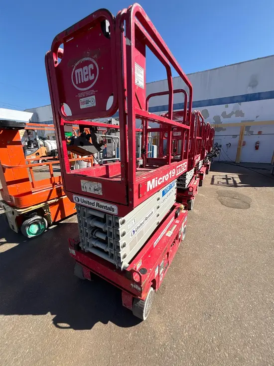 2019 MEC MICRO 19 Scissor Lift