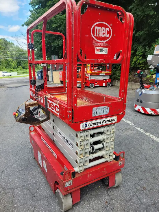 2018 MEC MICRO 19 Scissor Lift