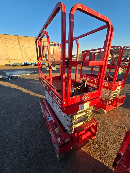 2018 MEC MICRO 19 Scissor Lift
