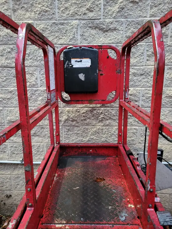 2018 MEC MICRO 19 Scissor Lift