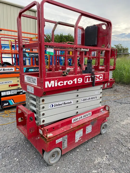 2018 MEC MICRO 19 Scissor Lift