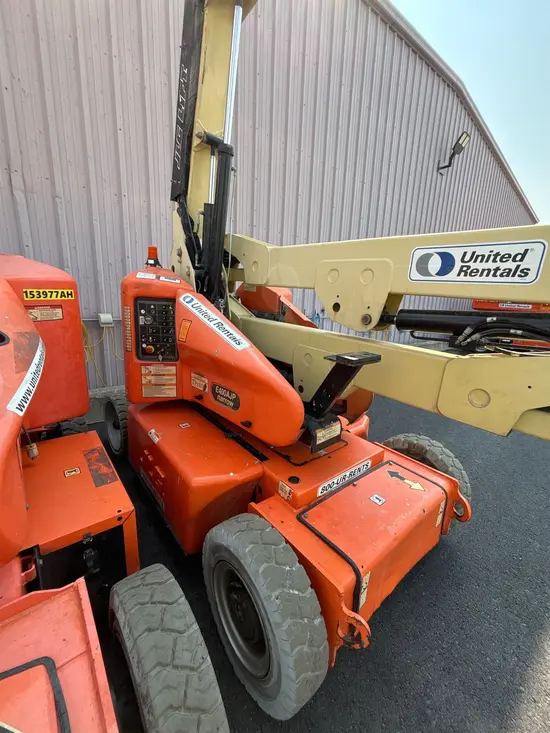 2013 JLG E400AJPN Articulating Boom Lift