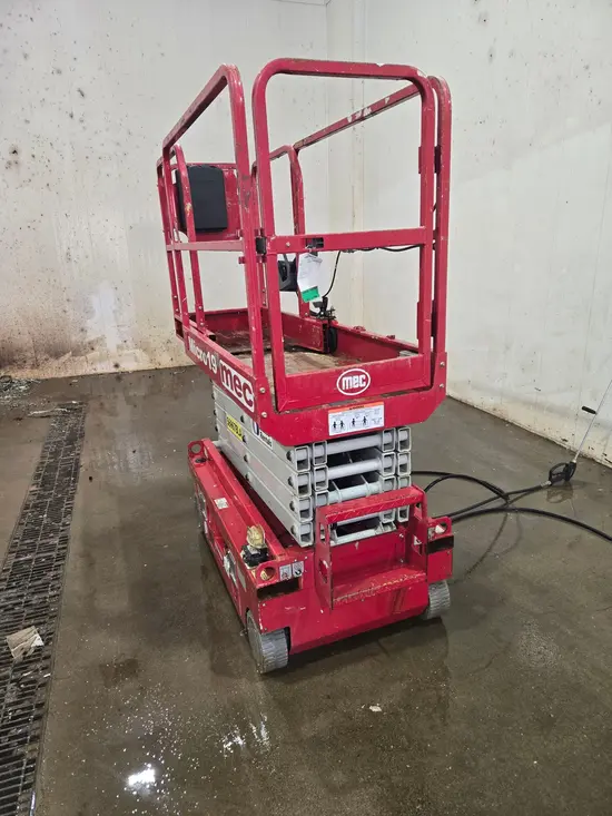 2018 MEC MICRO 19 Scissor Lift