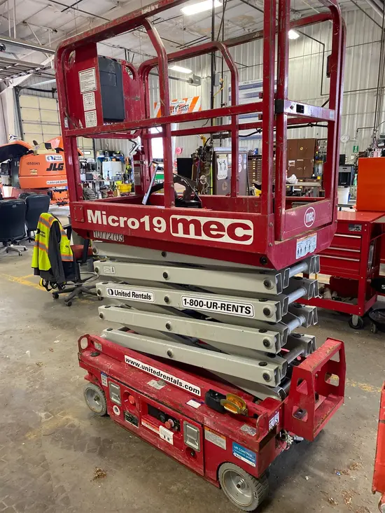 2018 MEC MICRO 19 Scissor Lift