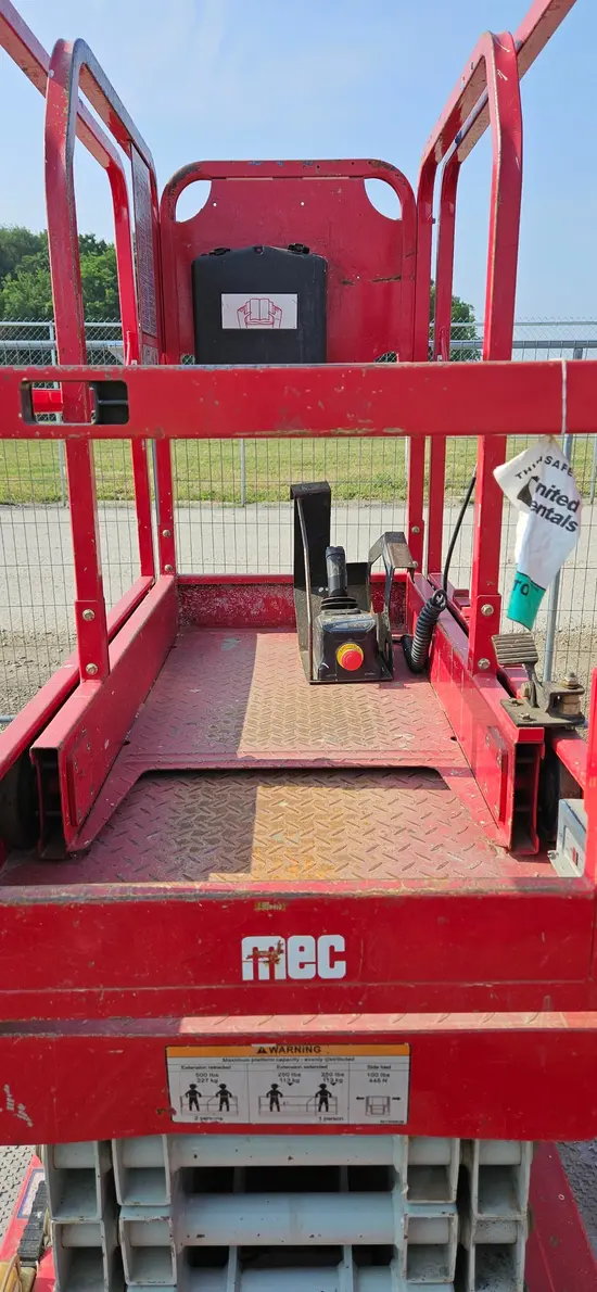 2018 MEC MICRO 19 Scissor Lift