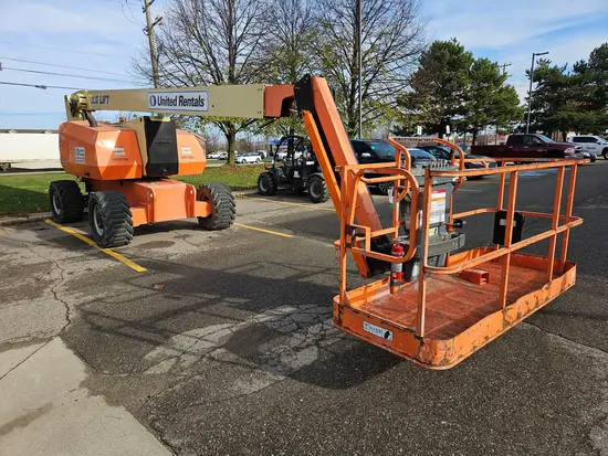 2013 JLG 800AJ Articulating Boom Lift