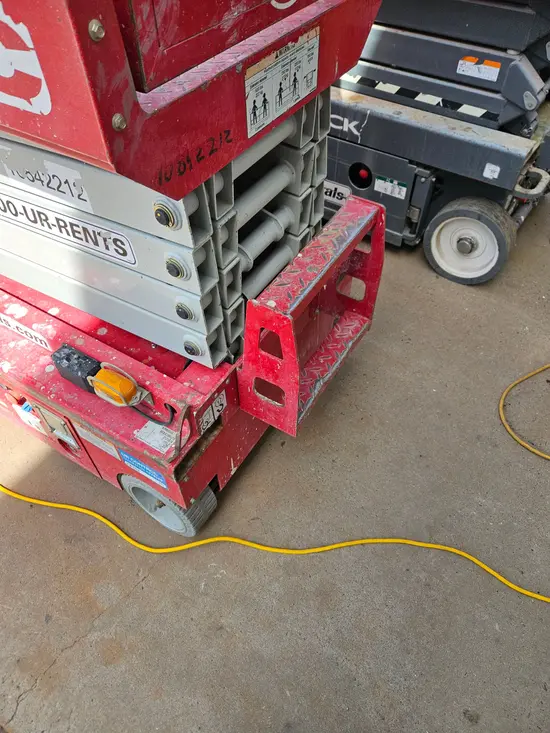 2018 MEC MICRO 19 Scissor Lift