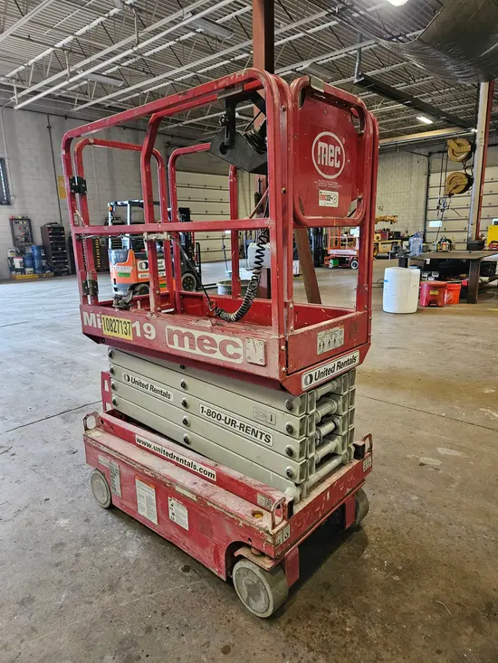 2018 MEC MICRO 19 Scissor Lift