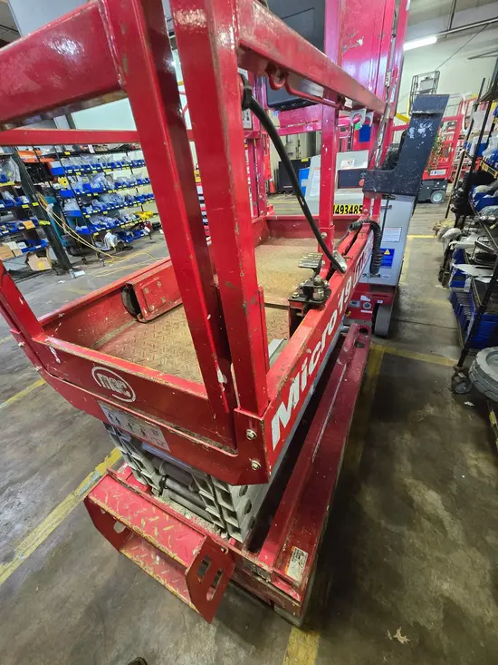 2018 MEC MICRO 19 Scissor Lift