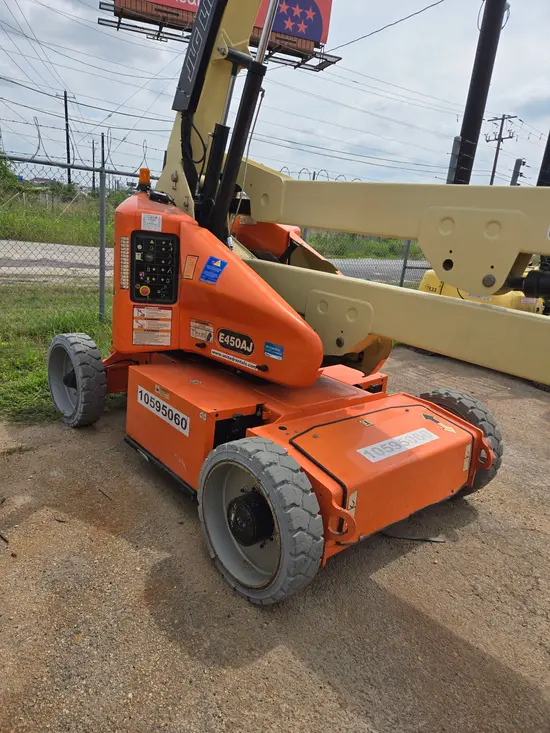 2017 JLG E450AJ Articulating Boom Lift