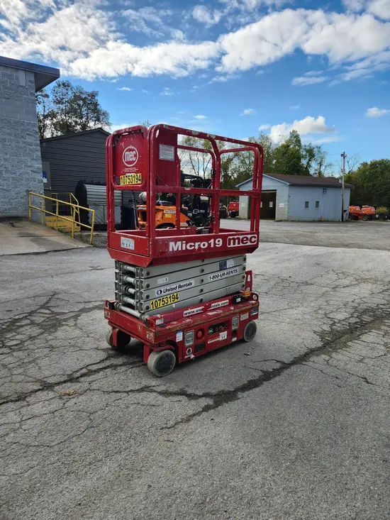 2018 MEC MICRO 19 Scissor Lift