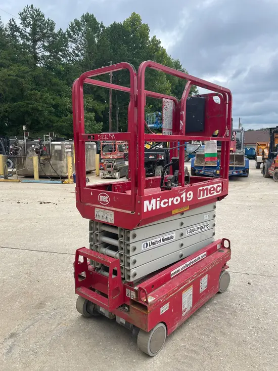 2018 MEC MICRO 19 Scissor Lift