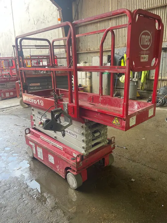 2018 MEC MICRO 19 Scissor Lift