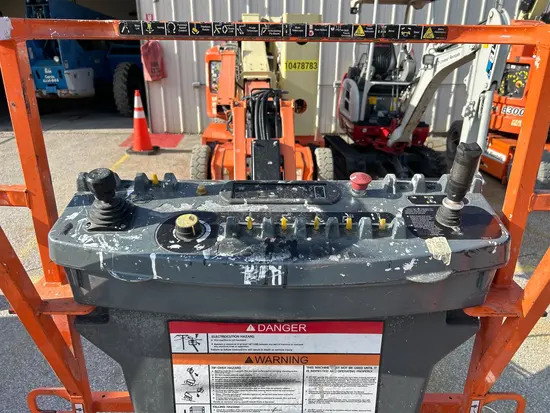 2016 JLG E400AJPN Articulating Boom Lift