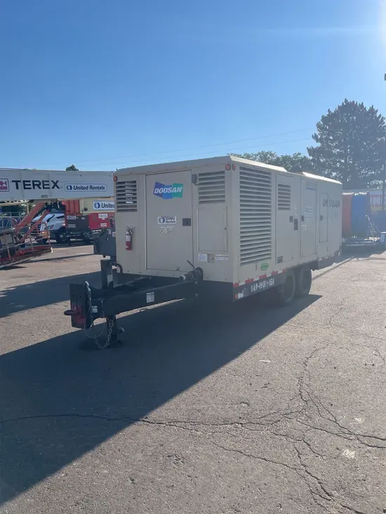 2019 Doosan XHP1170WCU-T4F Air Compressor