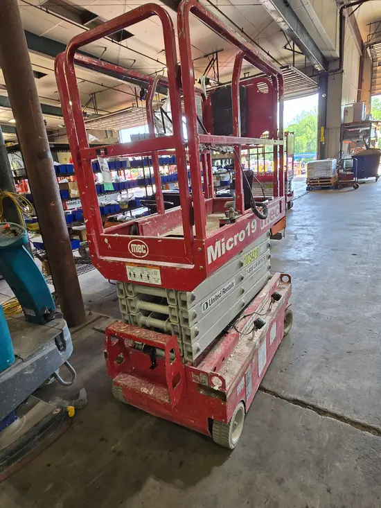 2018 MEC MICRO 19 Scissor Lift