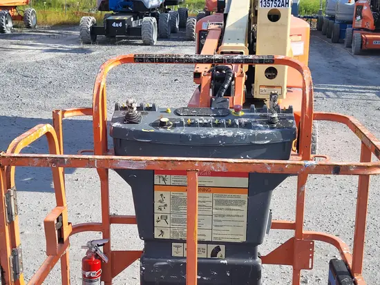 2014 JLG E400AJPN Articulating Boom Lift