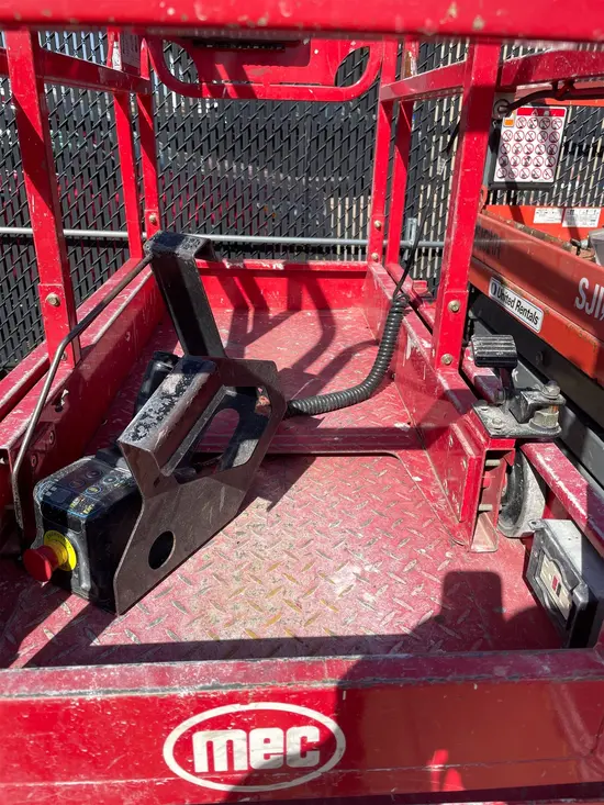 2019 MEC MICRO 19 Scissor Lift
