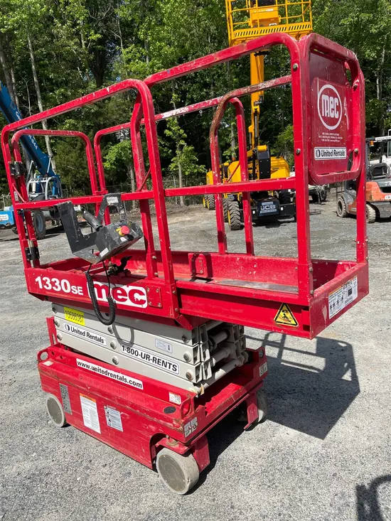 2017 MEC 1330SE Scissor Lift