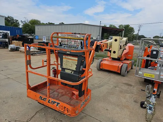 2017 JLG E400AJPN Articulating Boom Lift