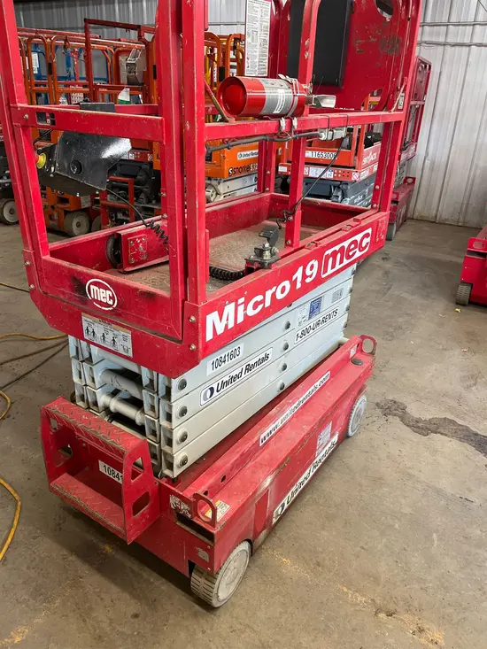 2018 MEC MICRO 19 Scissor Lift