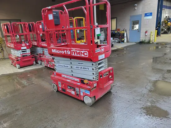 2018 MEC MICRO 19 Scissor Lift