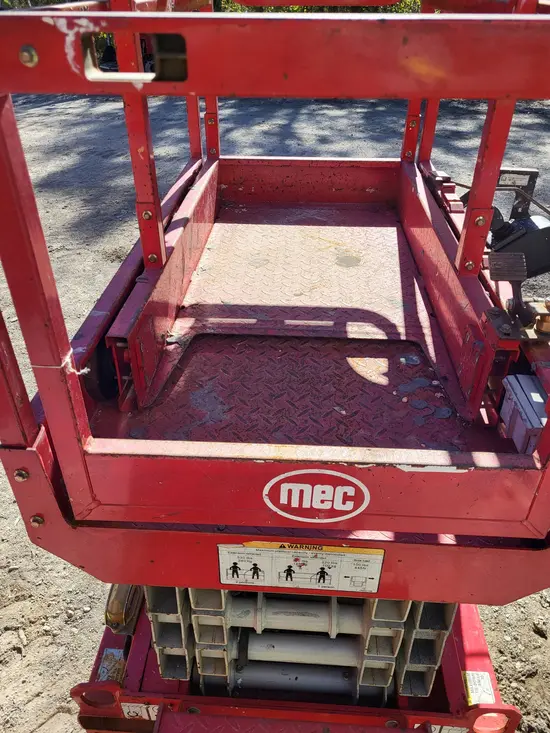 2018 MEC 1330SE Scissor Lift