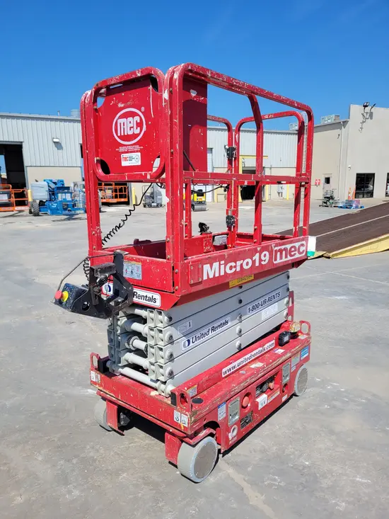 2018 MEC MICRO 19 Scissor Lift