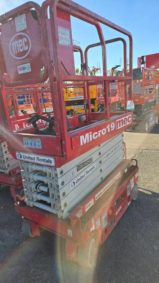 2018 MEC MICRO 19 Scissor Lift
