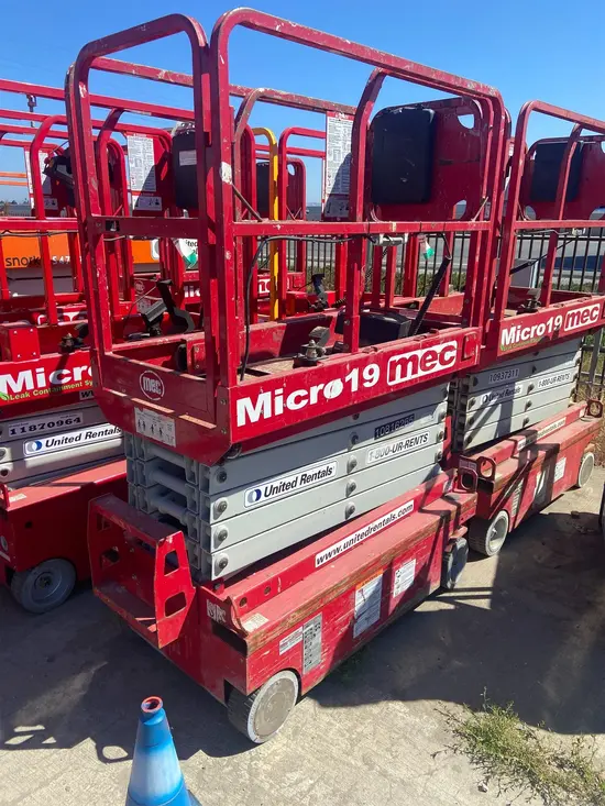 2018 MEC MICRO 19 Scissor Lift