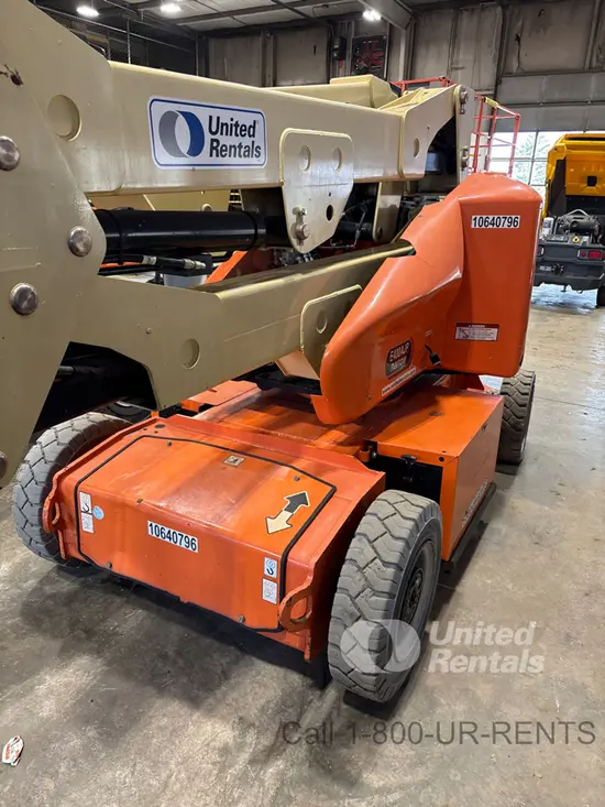 2017 JLG E400AJPN Articulating Boom Lift
