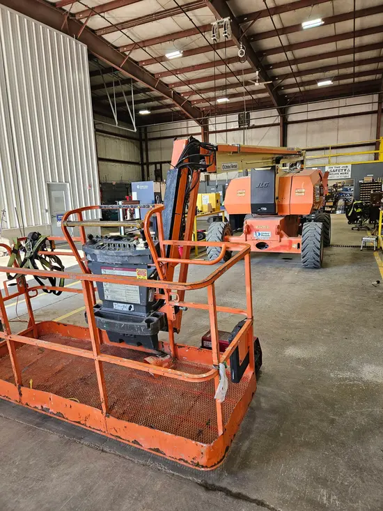 2016 JLG 800AJ Articulating Boom Lift