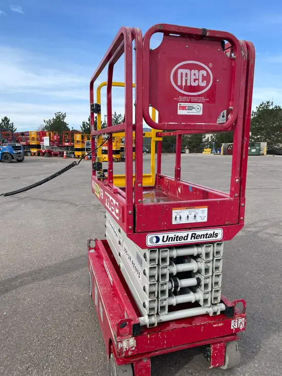 2018 MEC MICRO 19 Scissor Lift