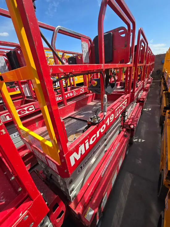 2018 MEC MICRO 19 Scissor Lift