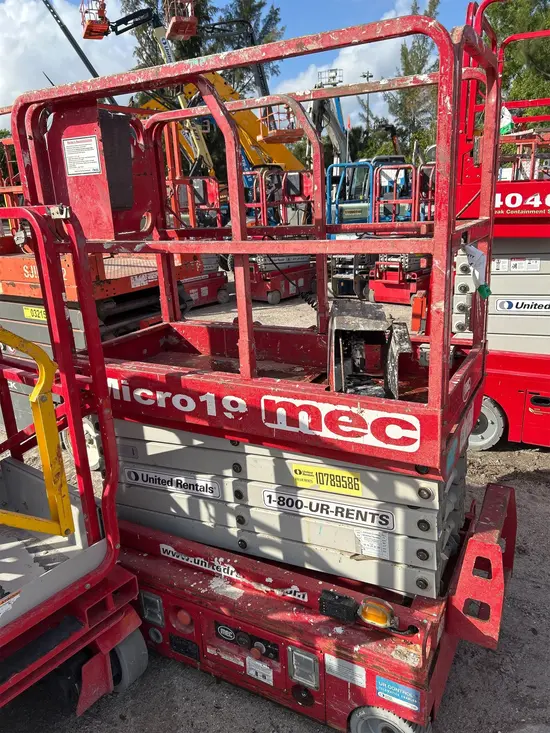 2018 MEC MICRO 19 Scissor Lift