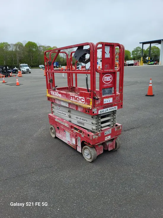 2017 MEC 1930SE Scissor Lift