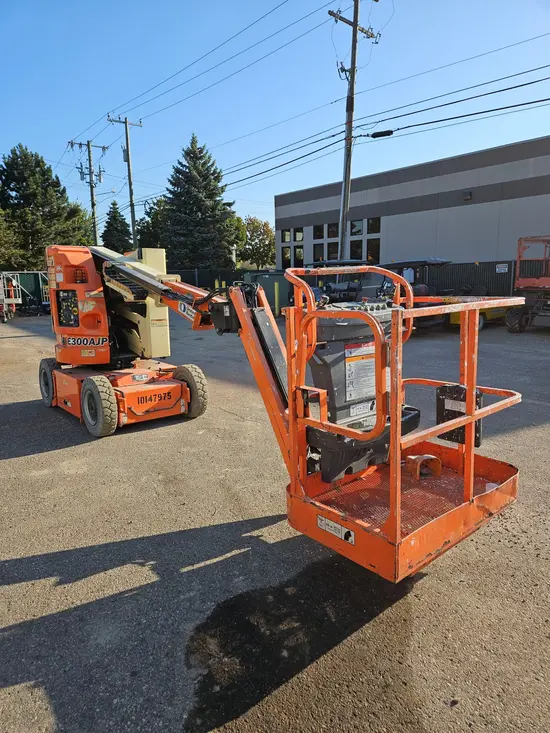 2013 JLG E300AJP Articulating Boom Lift
