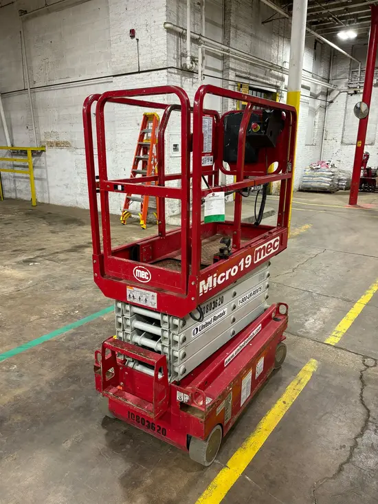 2018 MEC MICRO 19 Scissor Lift