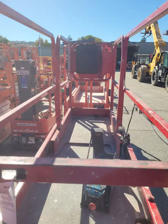 2018 MEC MICRO 19 Scissor Lift