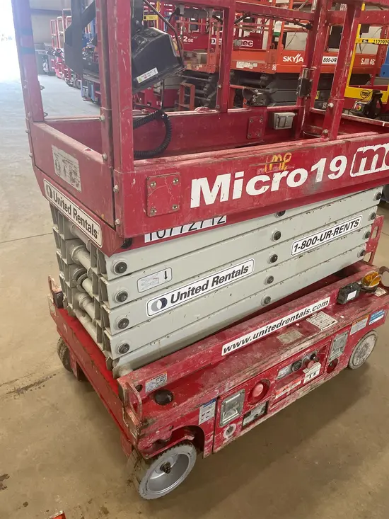 2018 MEC MICRO 19 Scissor Lift
