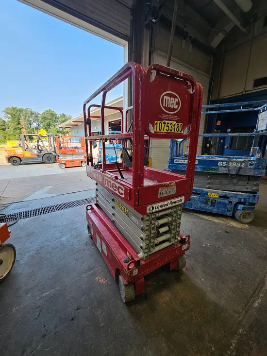 2018 MEC MICRO 19 Scissor Lift