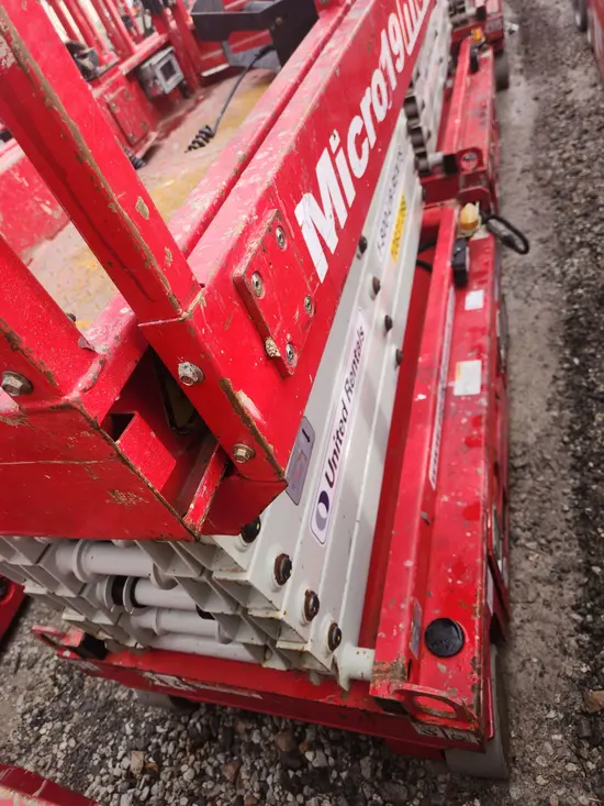 2018 MEC MICRO 19 Scissor Lift