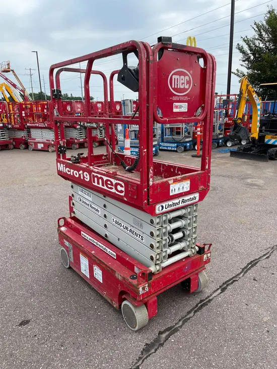 2018 MEC MICRO 19 Scissor Lift