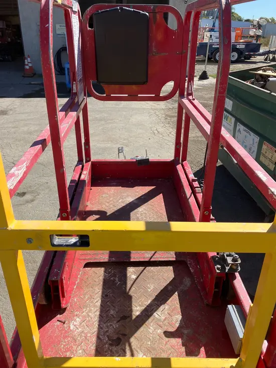2018 MEC MICRO 19 Scissor Lift