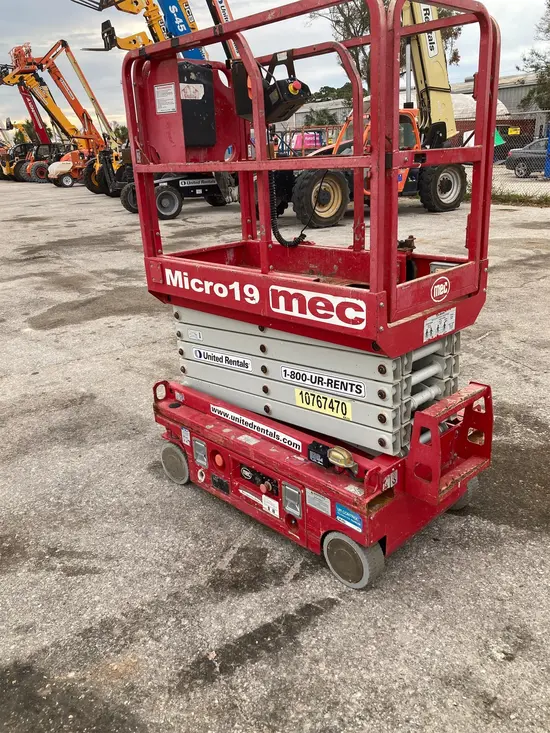 2018 MEC MICRO 19 Scissor Lift