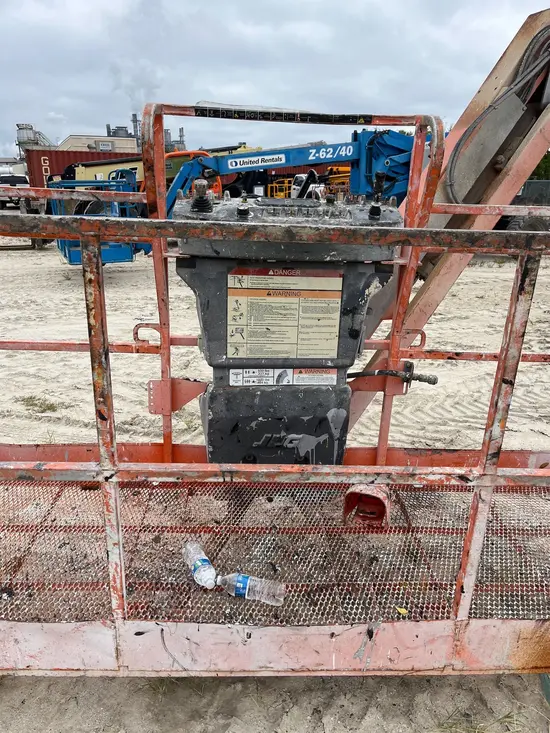 2013 JLG 800AJ Articulating Boom Lift