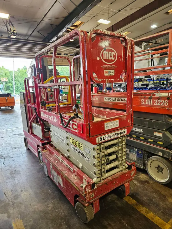 2018 MEC MICRO 19 Scissor Lift
