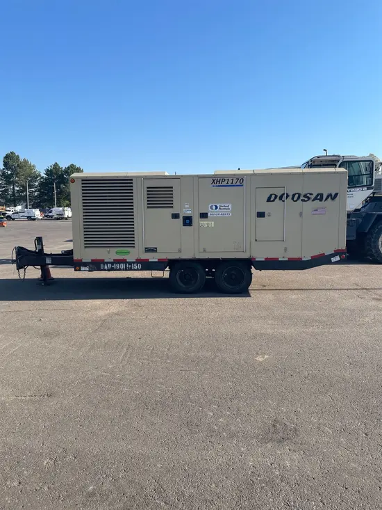 2019 Doosan XHP1170WCU-T4F Air Compressor